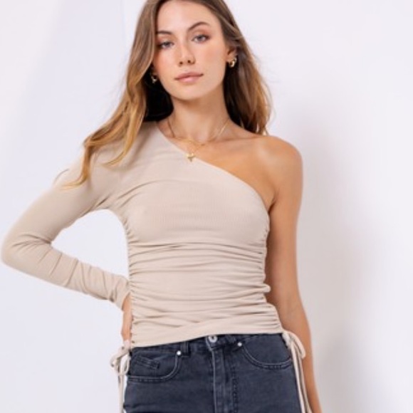 NWT Ribbed fabrication ruched sides one sl… - Picture 8 of 8